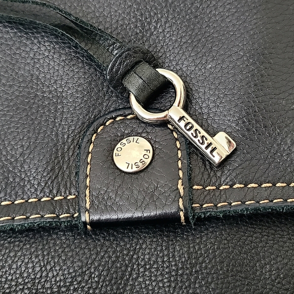 FOSSIL | Genuine Leather Crossbody Purse - Picture 2 of 11